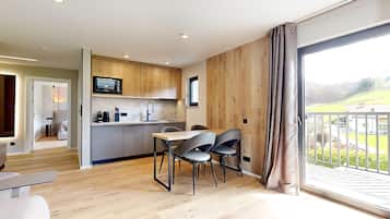Signature Apartment, Multiple Beds, Mountain View | Private kitchen | Fridge, oven, stovetop, dishwasher
