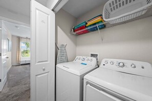 Interior - Chic Resort Getaway – 15 Min to Disney (Kissimmee)