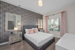 4 chambres, fer et planche à repasser, lit de bébé portatif, Wi-Fi
