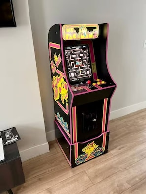 Games room - ★Modern One-Bedroom Suite in the Heart of Over-the-Rhine in Cincinnati, Ohio★ (Cincinnati)