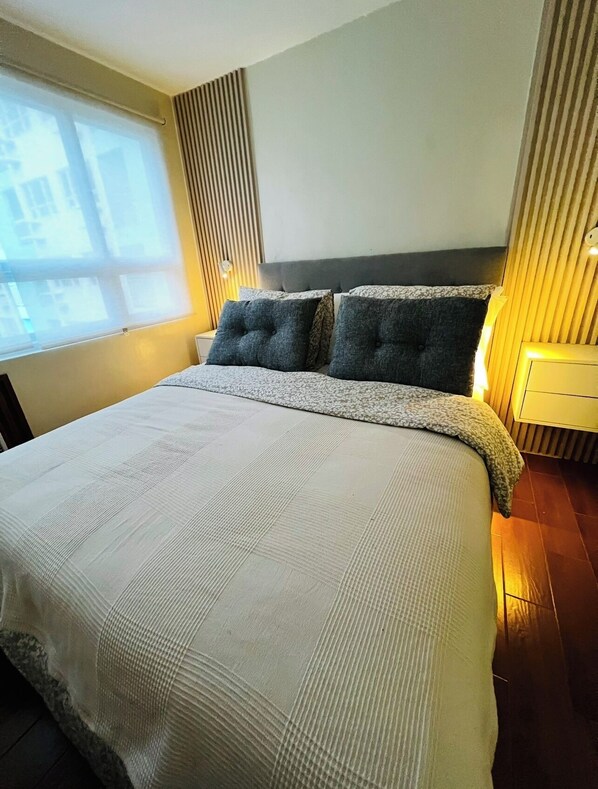 2 bedrooms, iron/ironing board, WiFi, bed sheets