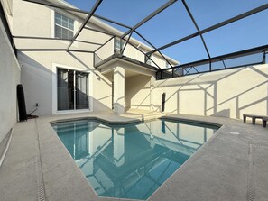 Piscine couverte, piscine extérieure