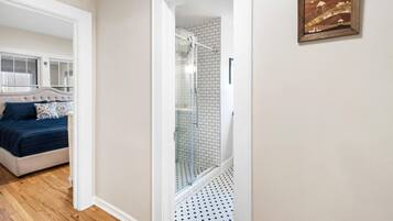 3 bedrooms, desk, iron/ironing board, WiFi