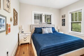 3 bedrooms, desk, iron/ironing board, WiFi - Spacious Downtown Oasis (Glenwood Springs)