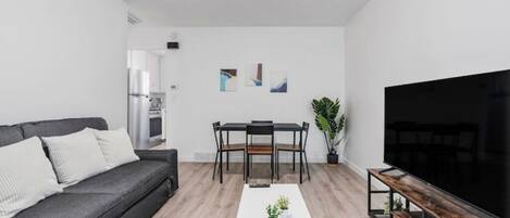 Smart TV, computer monitors