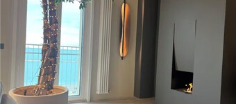 Super Beachfront Penthouse for Families with Breakfast, 2 Parking Spaces, Private Beach