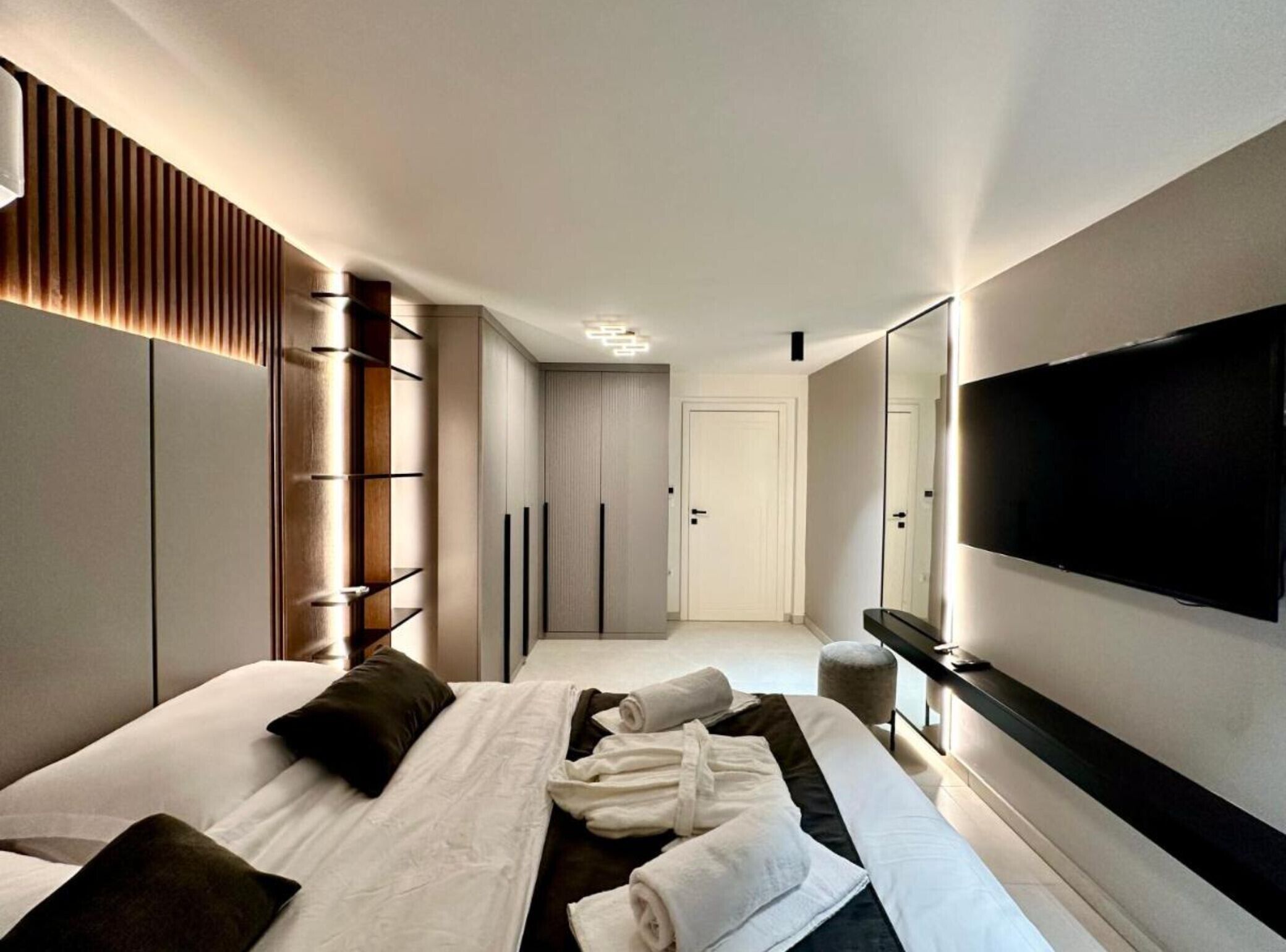 2 quartos, acesso à internet, roupa de cama