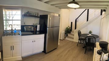 冰箱、微波炉、茶具/咖啡用具、电热水壶