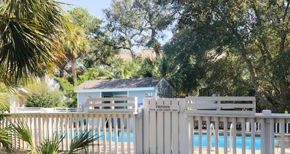 NEW 2025! Completely renovated 2 Bedroom & 2 Bath condo located in Royal James