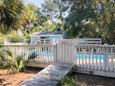 NEW 2025!  Completely renovated 2 Bedroom & 2 Bath condo located in Royal James