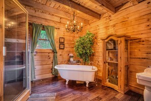 Hair dryer - BigFoot Lodge Amazing Long Range Views Hot Tub  Fire Pit  Near Blue Ridge (Morganton)