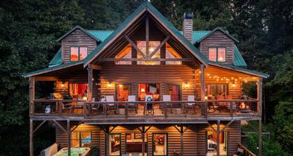 Luxe Cabin | Hot Tub Deck Views Near Blue Ridge