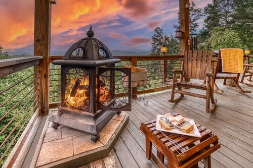 Luxe Cabin | Hot Tub Deck Views Near Blue Ridge