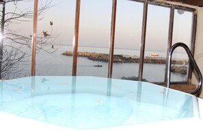 Jetted tub