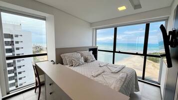 2 quartos, cofres nos quartos, escrivaninha