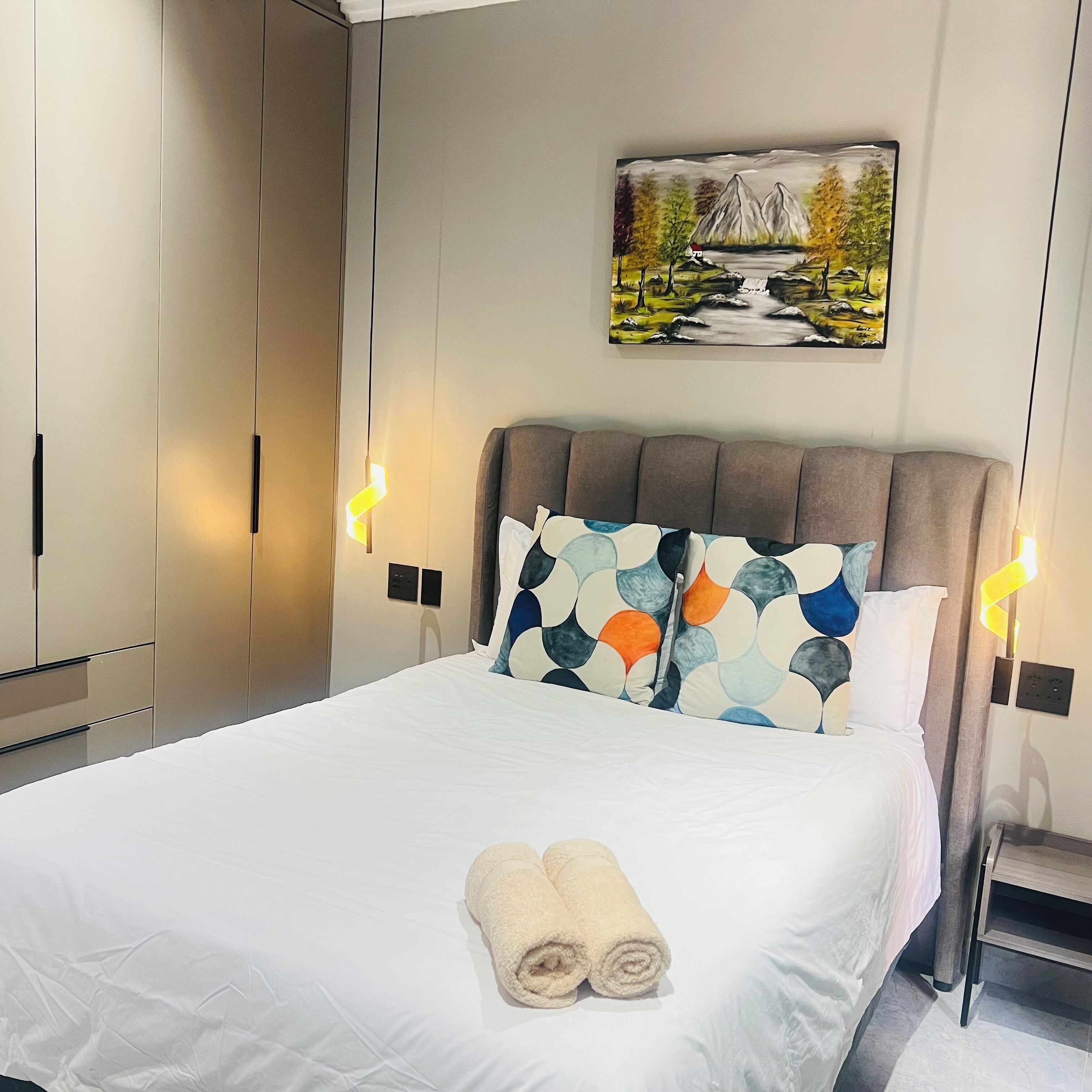 2 bedrooms, iron/ironing board, WiFi, bed sheets