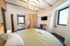 3 chambres, bureau, Wi-Fi gratuit, draps fournis