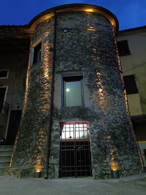 Exterior - Cozy and charming medieval tower in Tuscany in strategic locations. (Licciana Nardi)