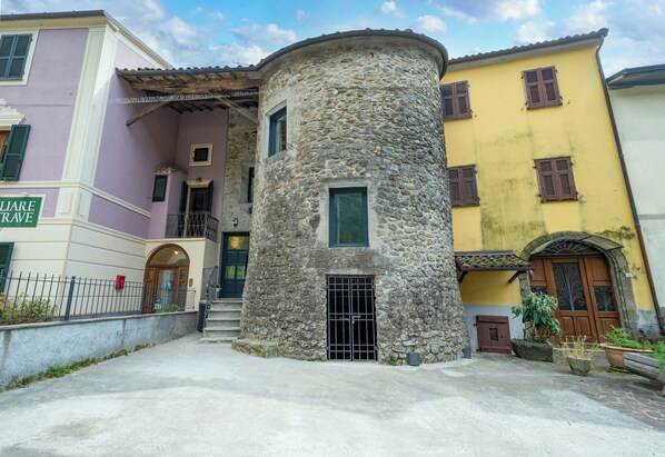Exterior - Cozy and charming medieval tower in Tuscany in strategic locations. (Licciana Nardi)