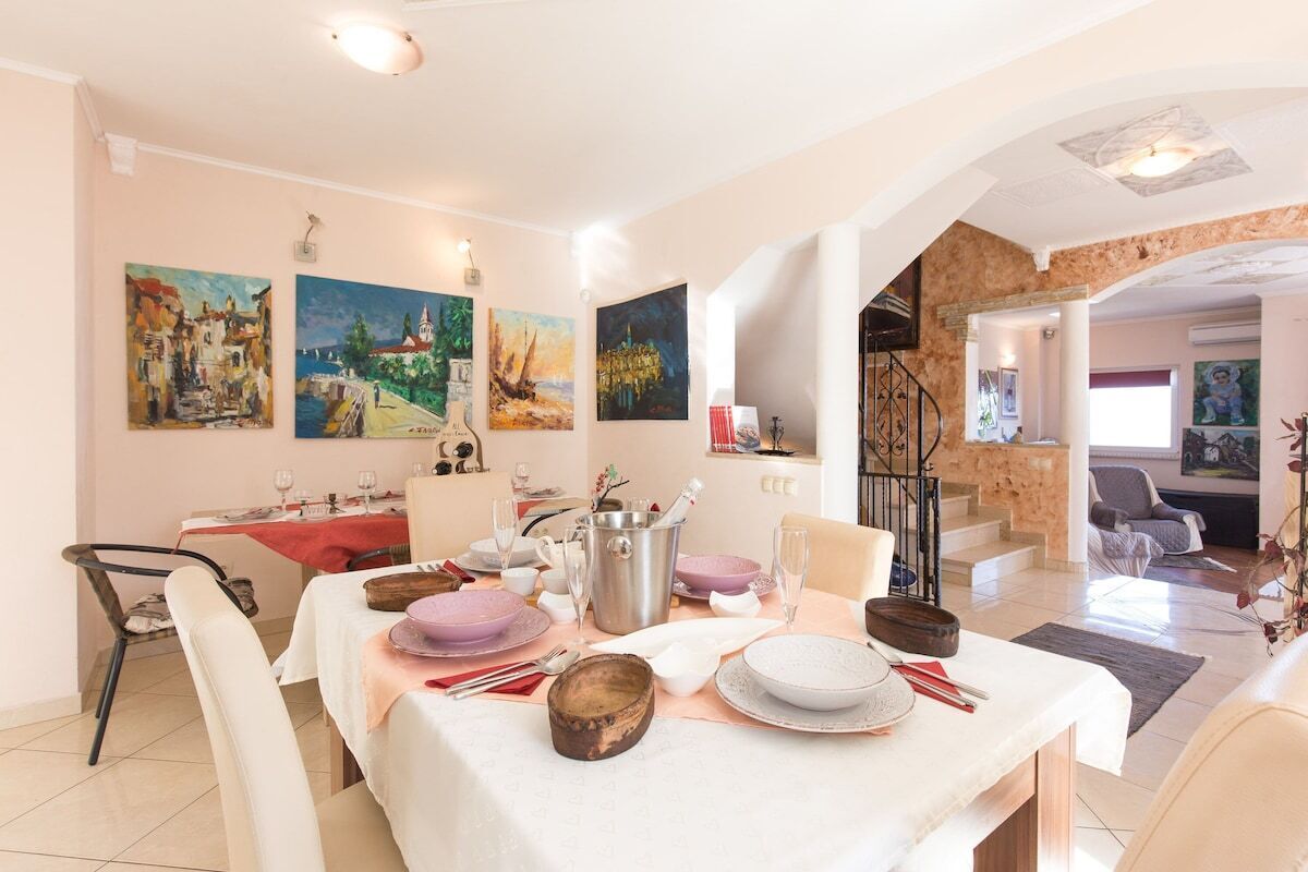 Apartment, 4 Schlafzimmer, Raucher, eigener Pool | Esszimmer
