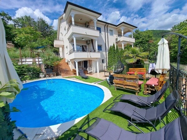 Outdoor pool - Beautiful Luxury Apartment in Villa Emily With Amazing Sea View (Opatija)