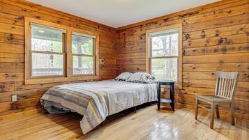 3 bedrooms, desk, internet, bed sheets
