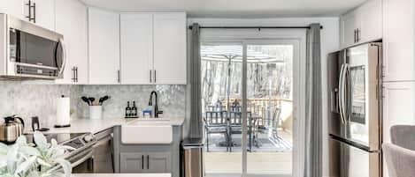 Fridge, microwave, stovetop, dishwasher