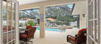 Beautiful 3-bedroom house with pool - close to bike trail!
