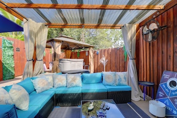 Sarasota Vacation Rental | 1BR | 1BA | 700 Sq Ft | 1 Step to Enter