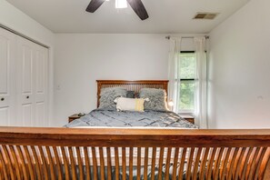 3 bedrooms, iron/ironing board, internet, bed sheets