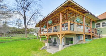 Mtn-View Eureka Apartment: Walk to Eateries!