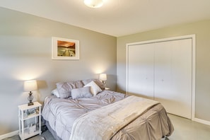 2 bedrooms, iron/ironing board, travel crib, internet