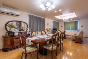 Dining - Tokyo Koiwa European Villa 4 Bedrooms 2 WC 1EV Haneda Narita Direct Max 8 Guests (Edogawa City)