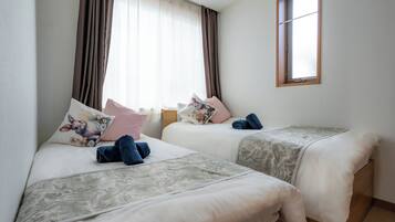4 bedrooms, WiFi, bed sheets