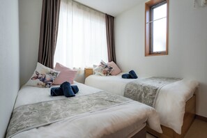 4 bedrooms, WiFi, bed sheets