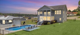 Lakefront Getaway | Dock, Pool, Sunset, Games