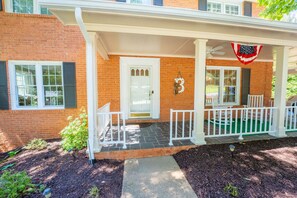 Terrace/patio - Roomy Retreat: Martinsville Speedway  Casino  Golf (Martinsville)