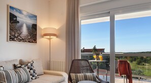 Smart-TV, DVD-spiller, fotballspill og bordtennis