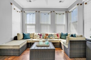 Smart TV, caminetto, studio