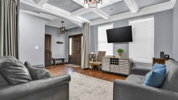 TV connectée, cheminée, espaces bureaux