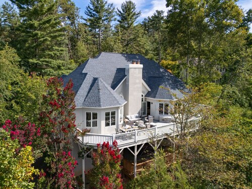 Hot Tub • Mountain Views • Game Room • Pet-Friendly Near Biltmore