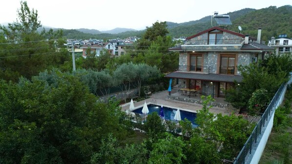 Exterior - Charming 4-bedroom estate with WiFi, swimming pool and AC in enchanting Fethiye (Fethiye)