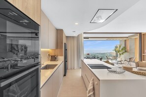 Réfrigérateur, micro-ondes, four, lave-vaisselle