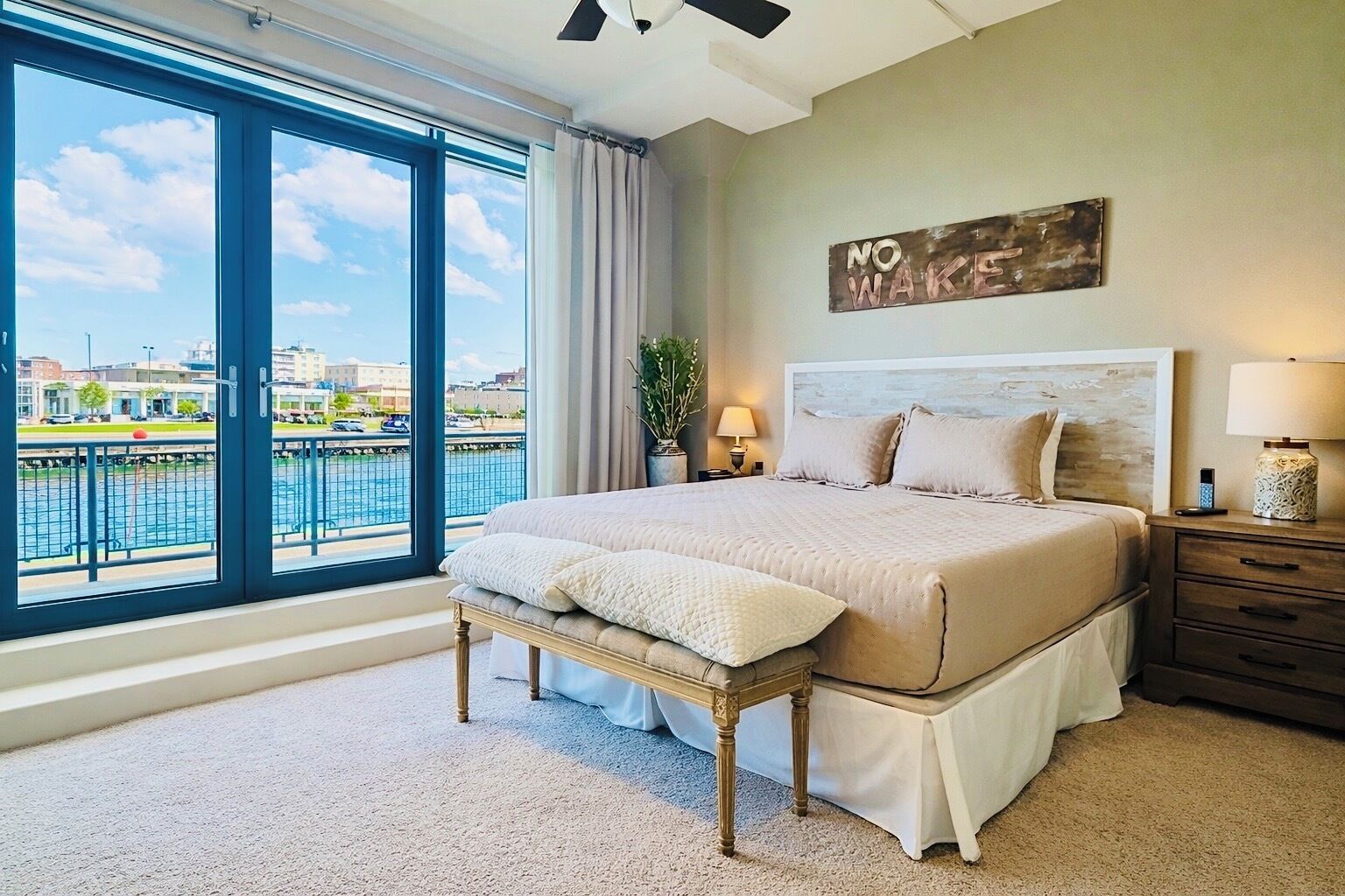 2 makuuhuonetta, silitysrauta/-lauta, ilmainen Wi-Fi, vuodevaatteet