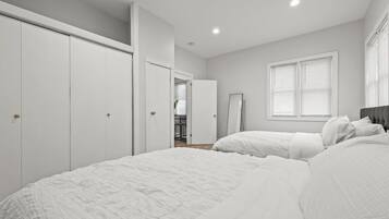 3 slaapkamers, een strijkplank/strijkijzer, internet, beddengoed