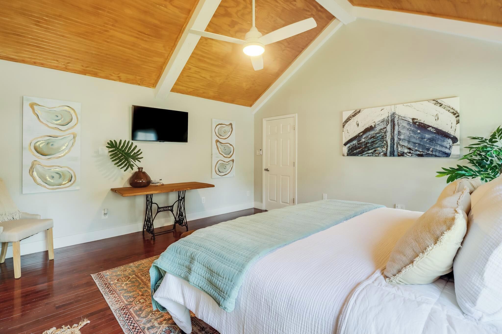 3 camere, una scrivania, ferro/asse da stiro, Wi-Fi gratuito