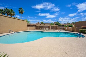 Een verwarmd zwembad