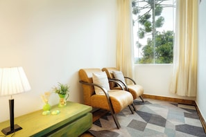 Family Suite, Lanai | 1 bedroom, free WiFi, bed sheets