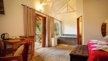 Chalé exclusivo, sacada, vista para o jardim | Minirrefrigerador