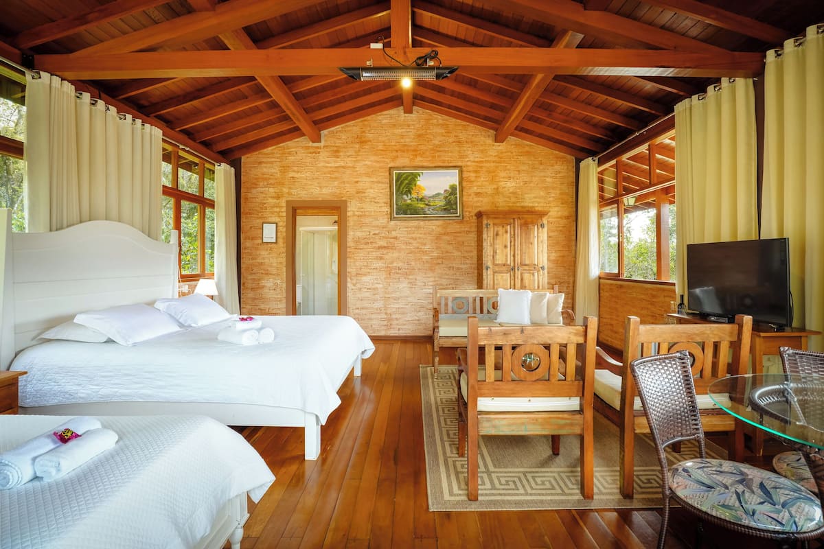 Panoramic Suite, Lanai | Free WiFi, bed sheets